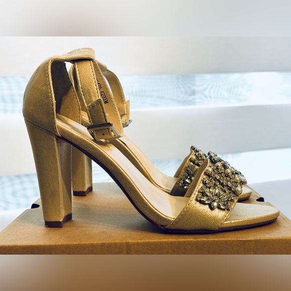 Benjamin Walk Touch Ups Heeled Sandals 6.5 Color Champagne. ACCEPTING OFFERS ! - Picture 5 of 11